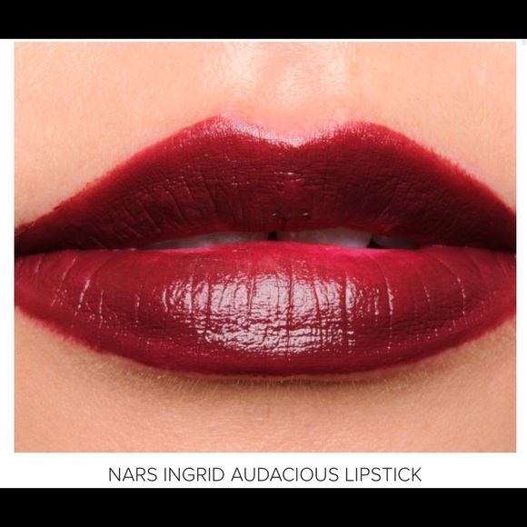 Ingrid - NARS NWOB Audacious Lipstick - Picture 4 of 4